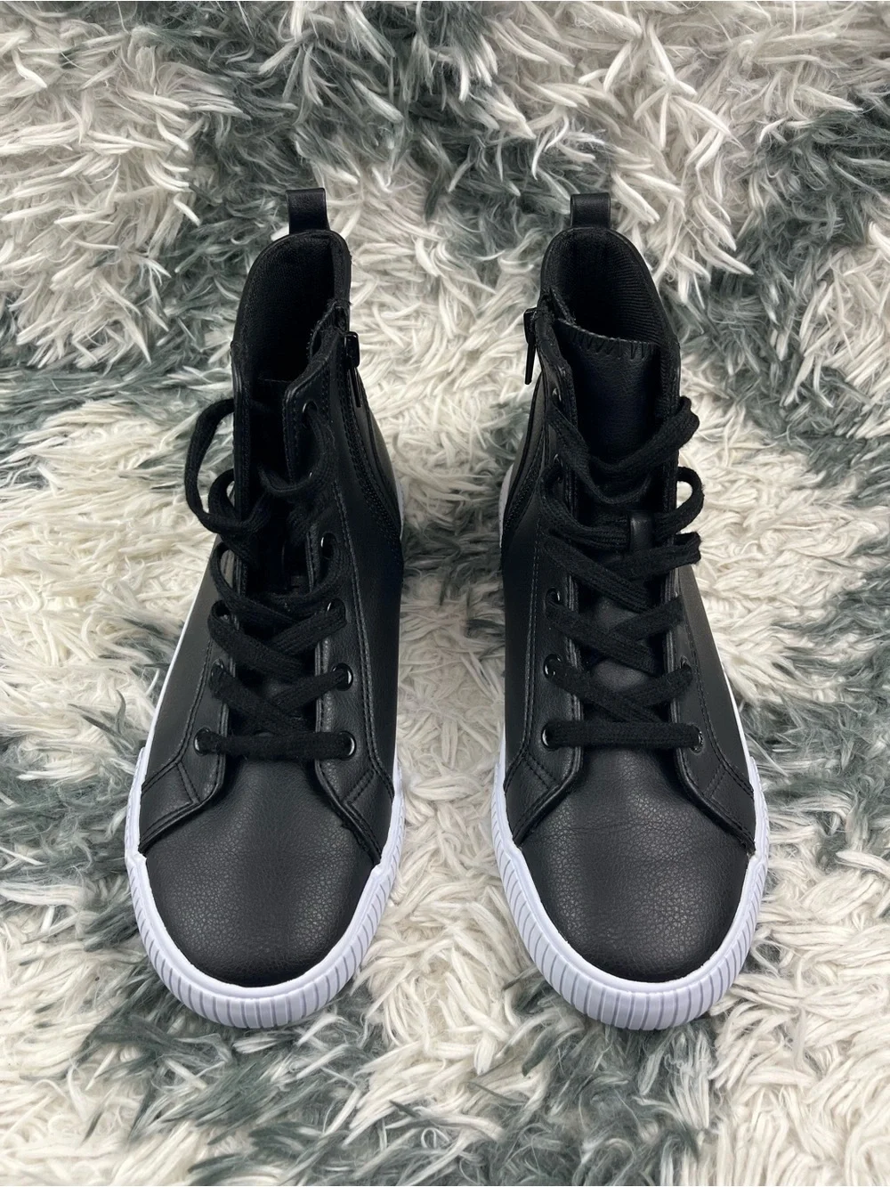 Cat & Jack Boy’s Glenn High-Top Sneakers Black Size 5